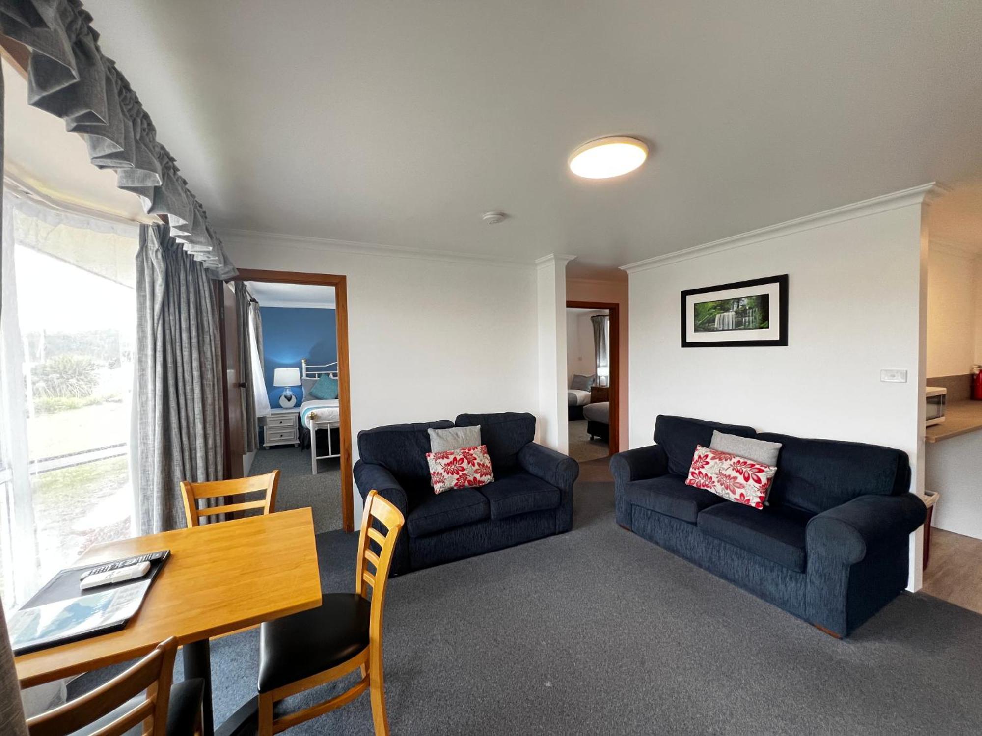 Regatta Point Tavern & Holiday Villas Strahan Ngoại thất bức ảnh