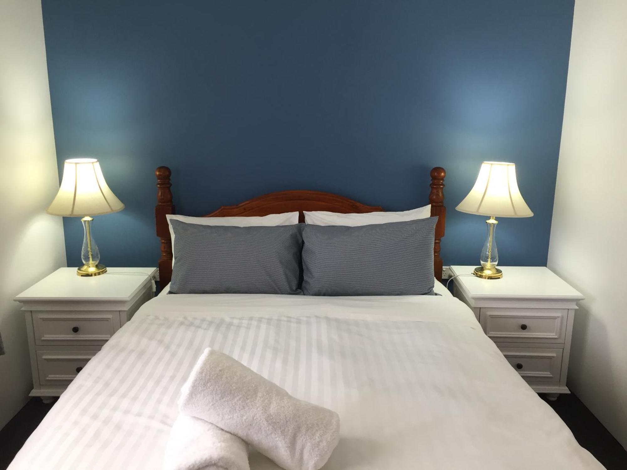 Regatta Point Tavern & Holiday Villas Strahan Ngoại thất bức ảnh