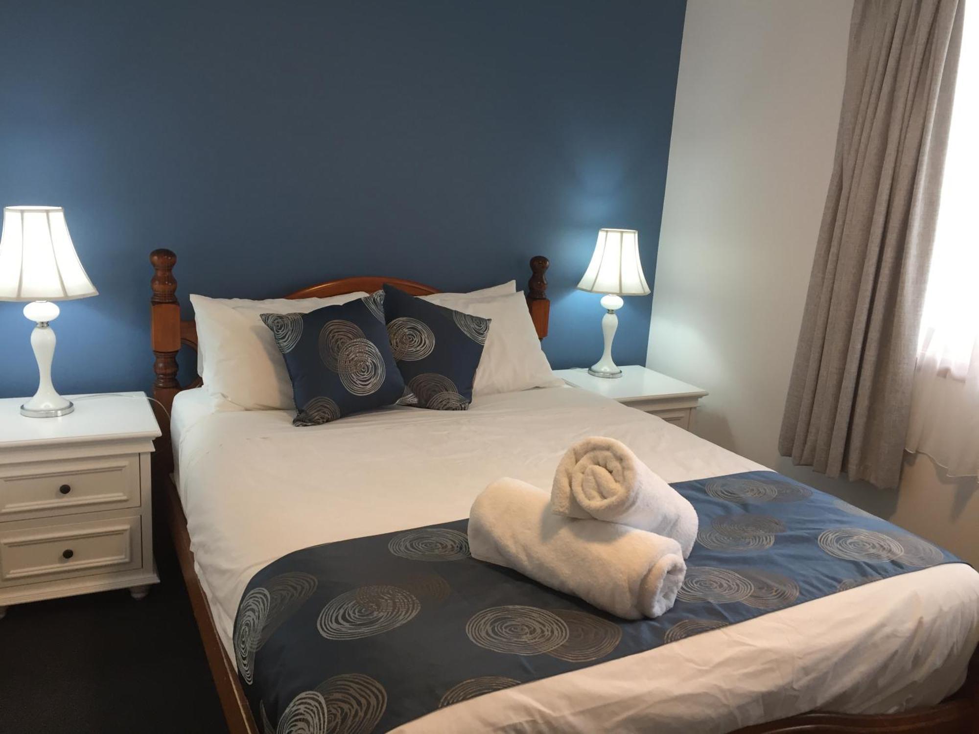 Regatta Point Tavern & Holiday Villas Strahan Ngoại thất bức ảnh