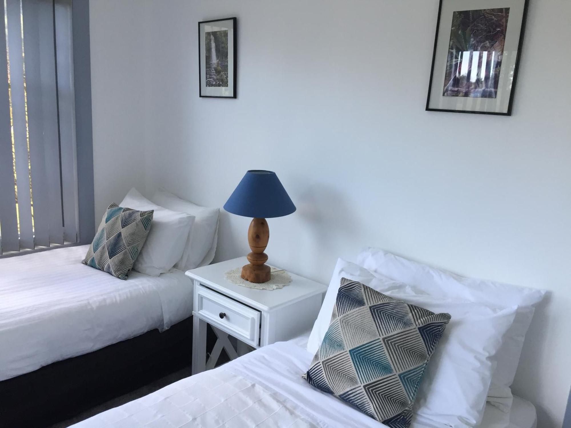 Regatta Point Tavern & Holiday Villas Strahan Ngoại thất bức ảnh