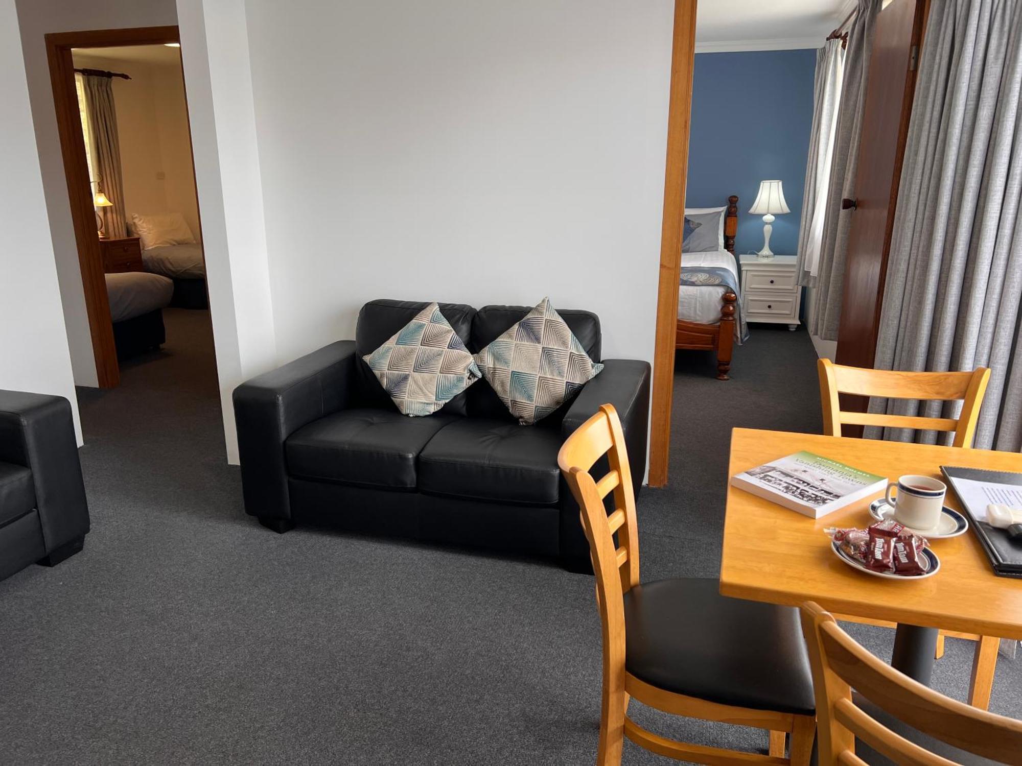 Regatta Point Tavern & Holiday Villas Strahan Ngoại thất bức ảnh