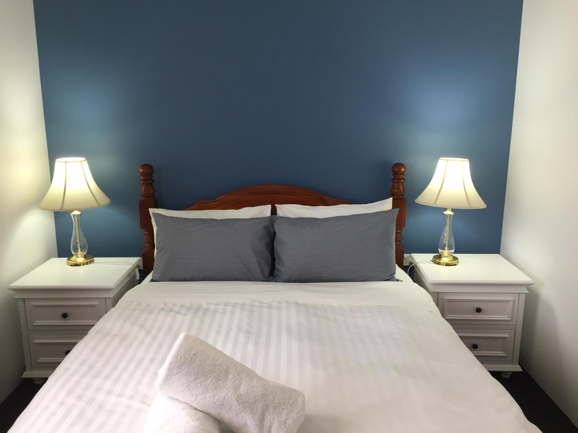 Regatta Point Tavern & Holiday Villas Strahan Ngoại thất bức ảnh