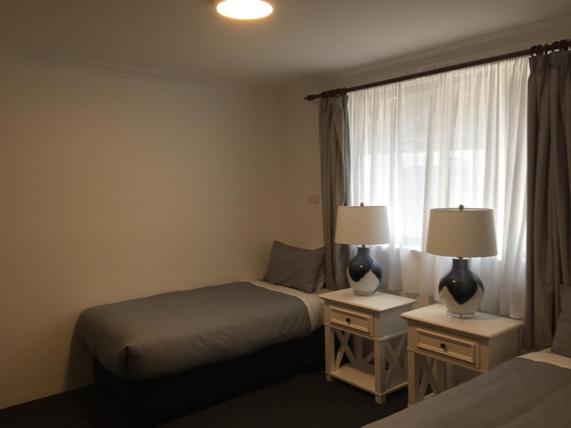 Regatta Point Tavern & Holiday Villas Strahan Ngoại thất bức ảnh